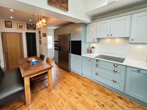 kitchen- click for photo gallery